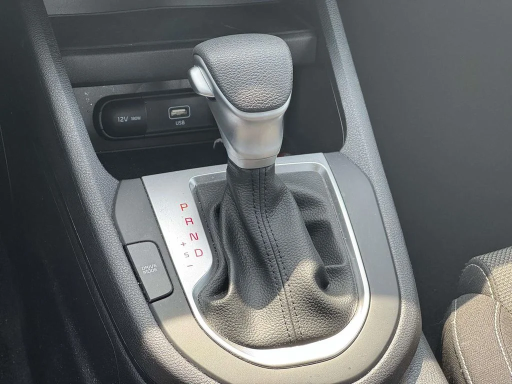 Used 2024 White Kia LXS image 19