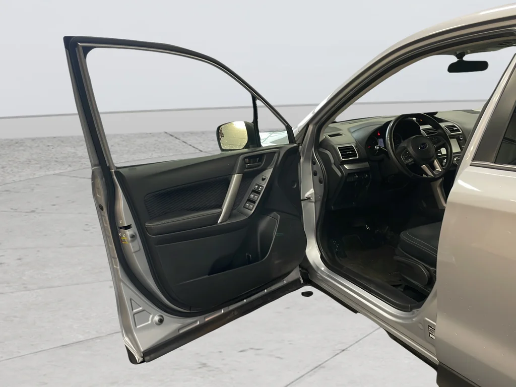 Used 2018 Silver Subaru 2.5i image 34