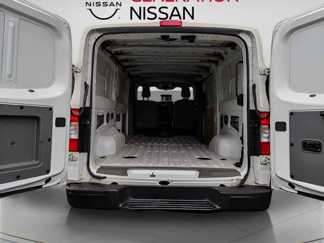 Used 2019 White Nissan S image 17