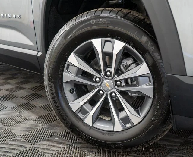 2027 Chevrolet Equinox LT - Photo 8