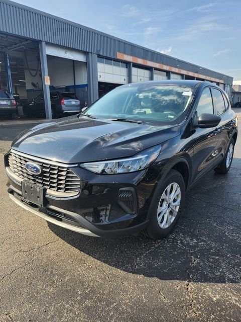 Used 2025 Agate Black Metallic Ford Active image 9