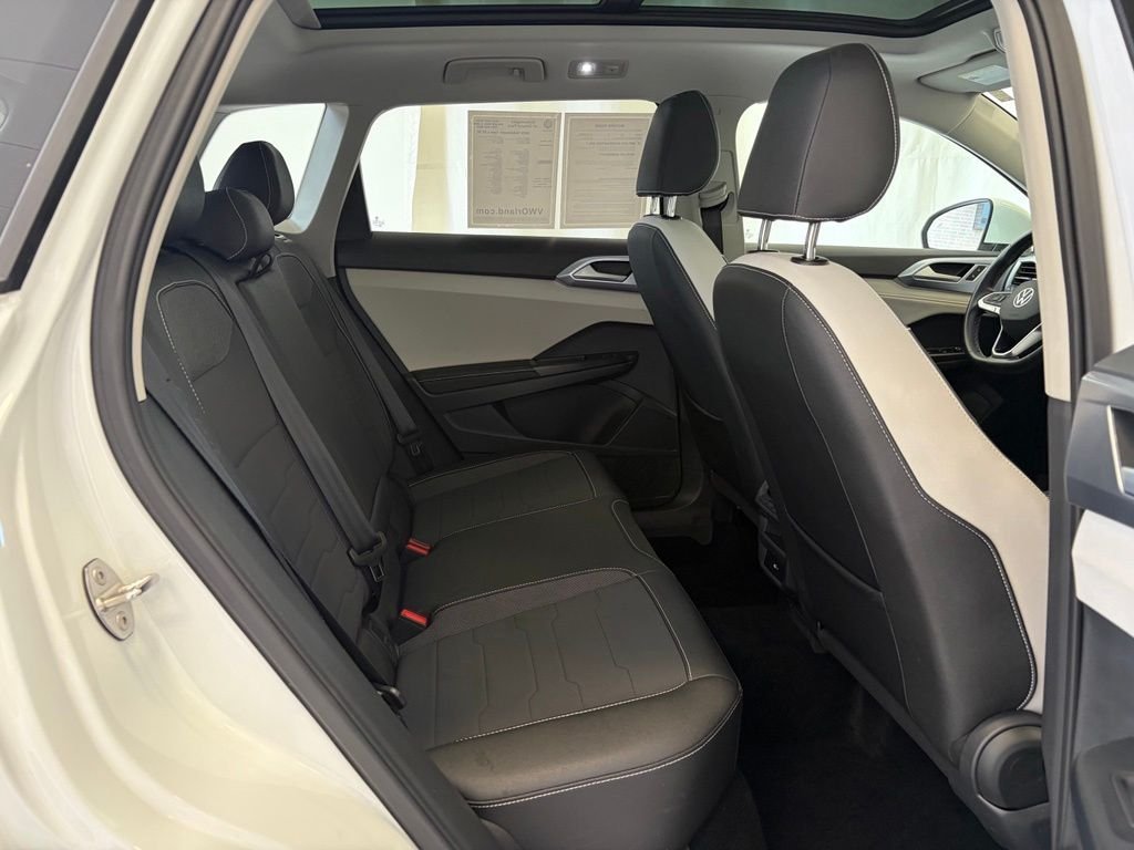 Certified Used 2025 Pure White Volkswagen 1.5T SE image 24