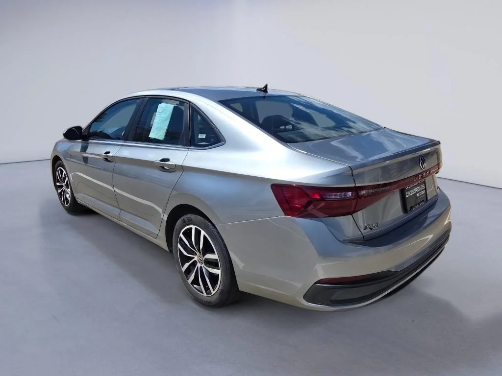 Used 2025 Gray Volkswagen SE image 3