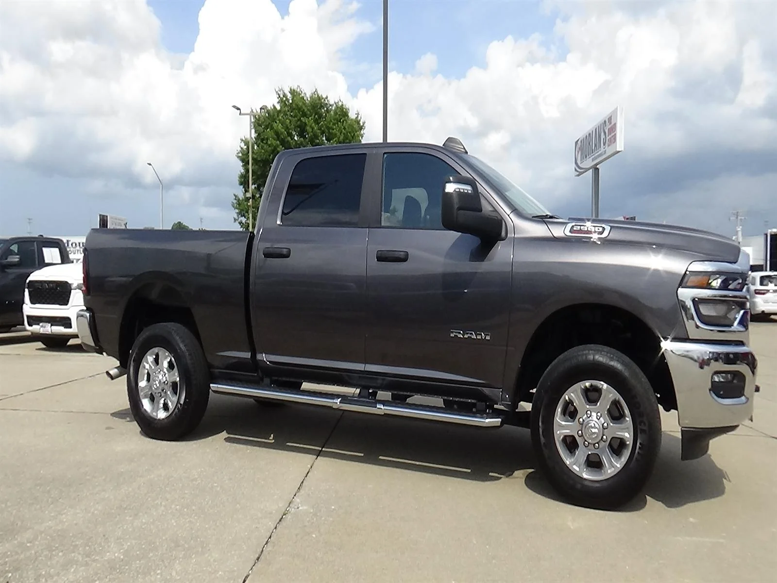 Certified Used 2025 Granite Crystal Metallic Clear Coat (pau) RAM Big Horn image 5