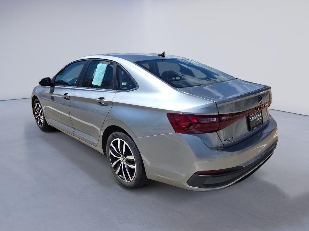 Used 2025 Gray Volkswagen SE image 3