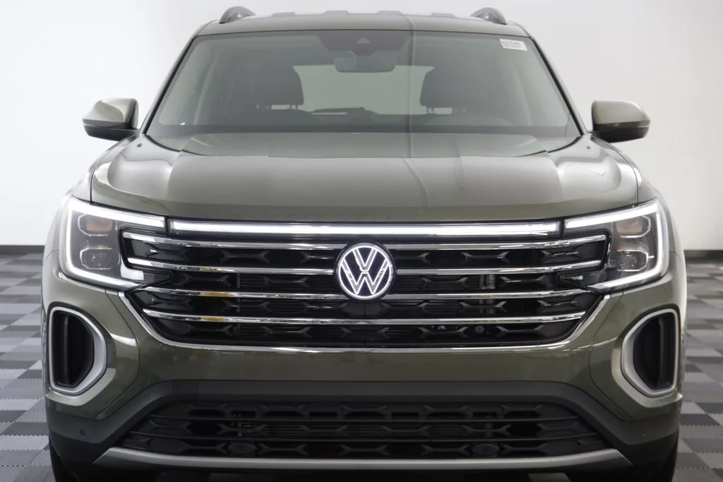 New 2026 Green Volkswagen 2.0T SE w/Technology image 22