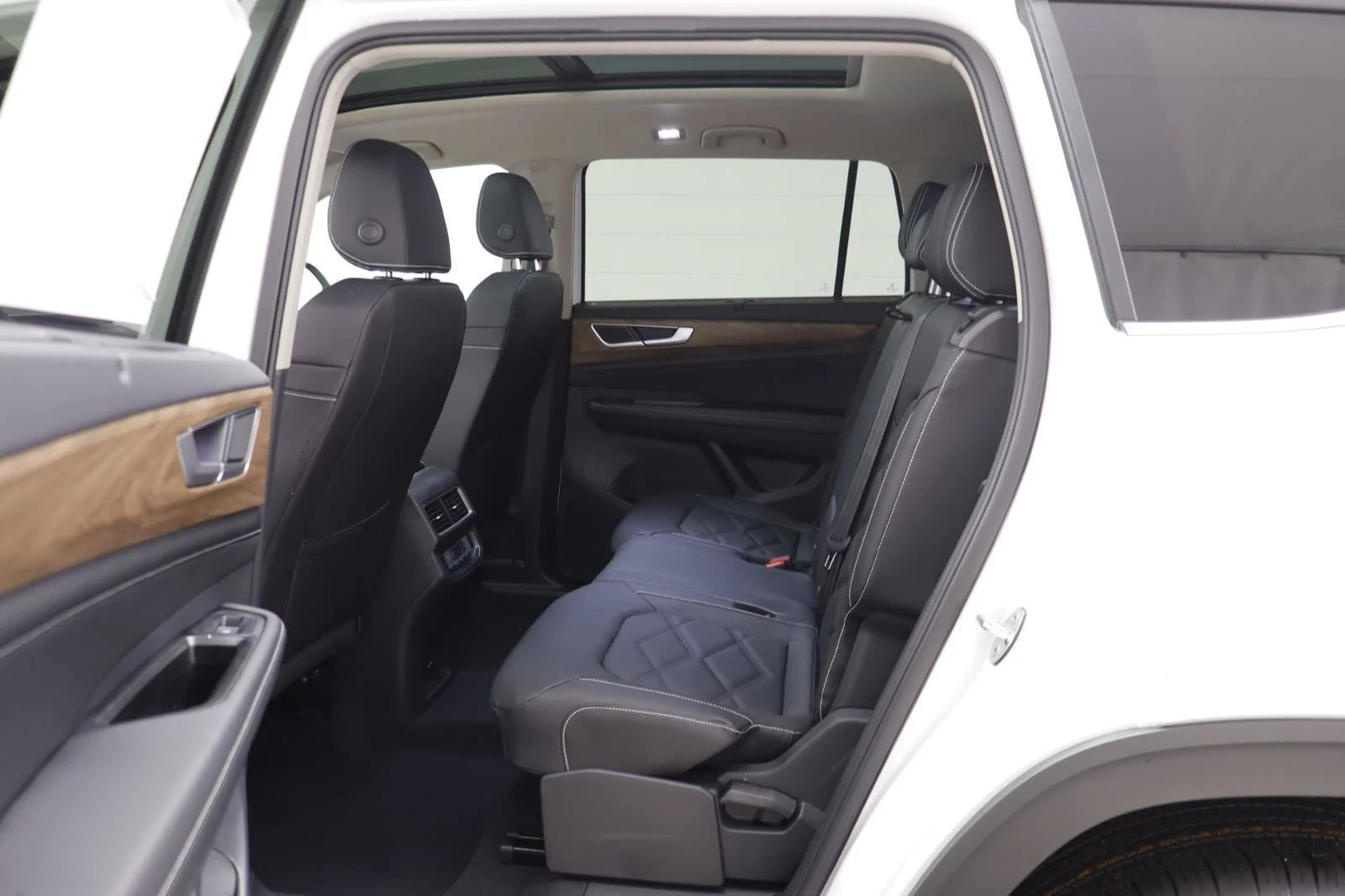 2026 Volkswagen Atlas SE w/Tech - Photo 13
