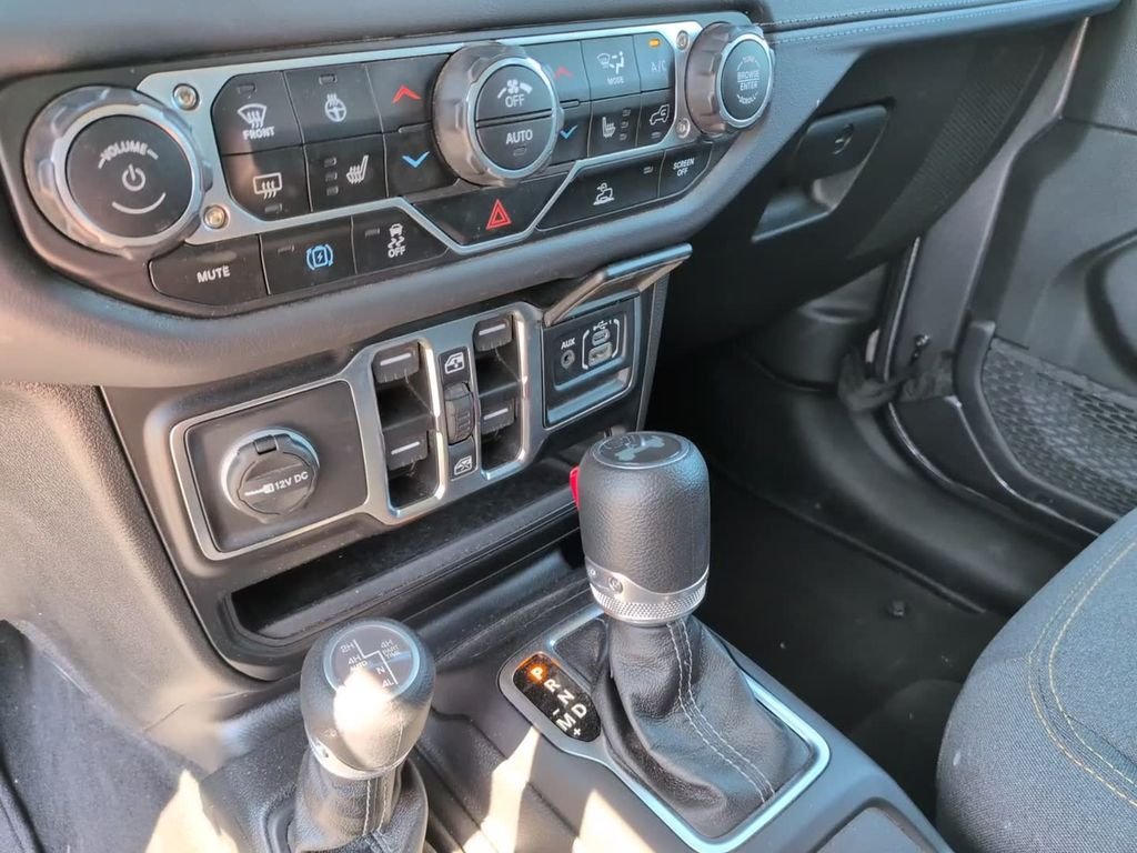 Used 2025 Gray Jeep Sahara 4xe image 28