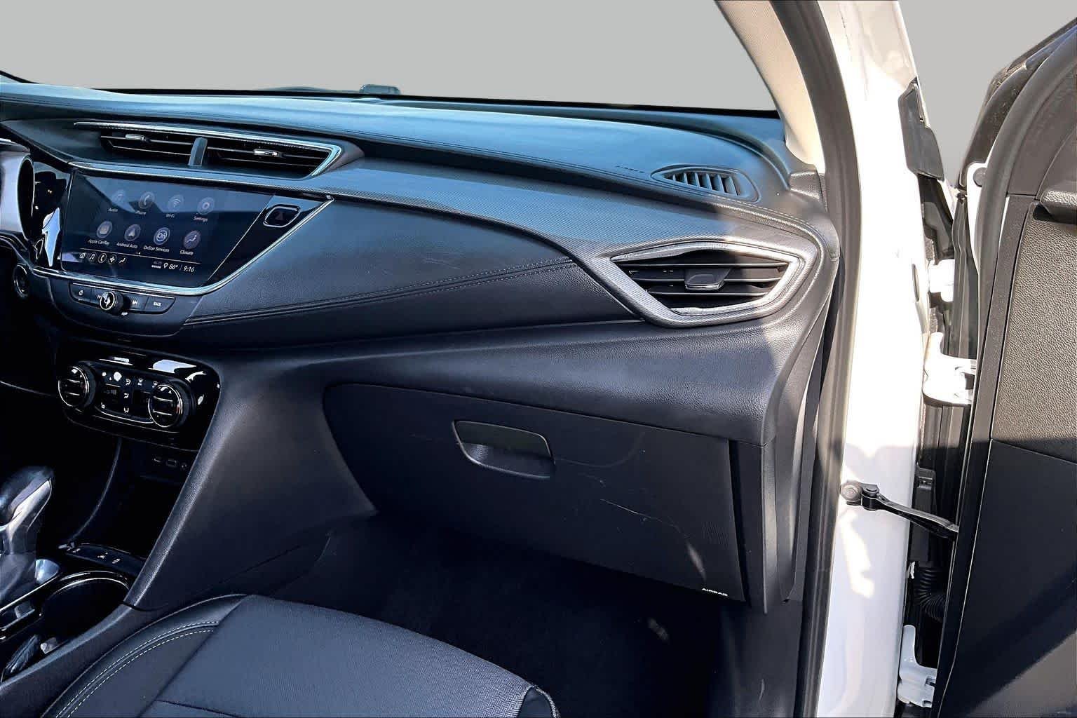 Used 2022 WHITE FROST TRICOAT Buick Select image 19