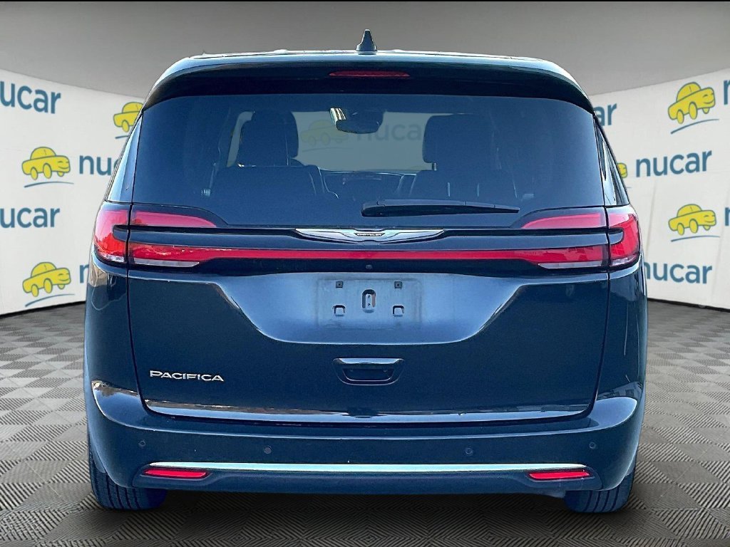 Used 2023 Black Chrysler Touring L image 5