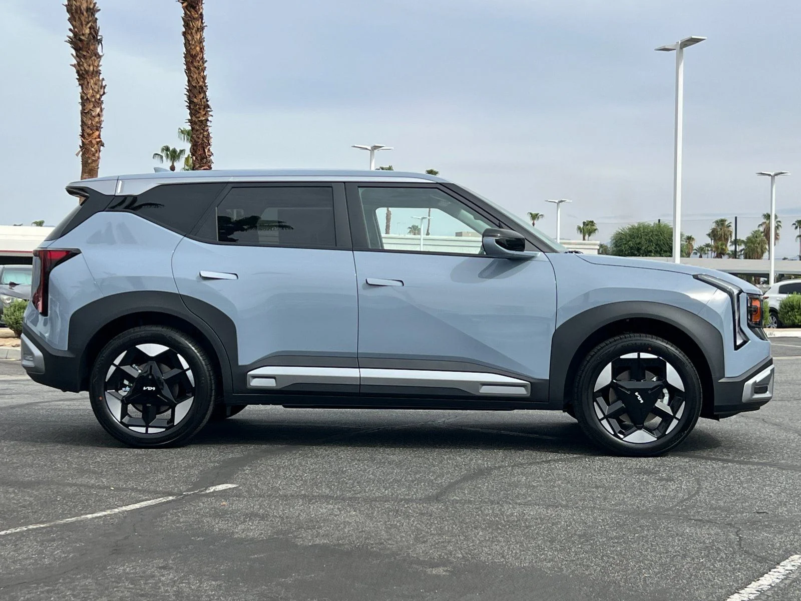 New 2027 Gray Kia EX image 2