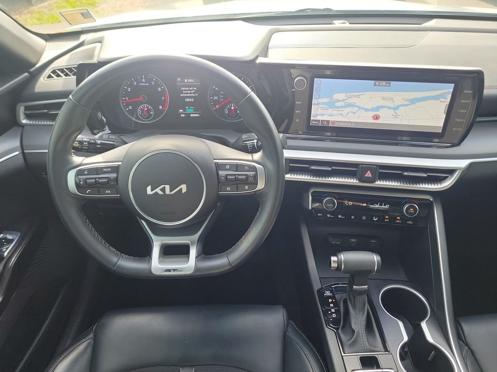 Used 2024 White Kia GT-Line image 17