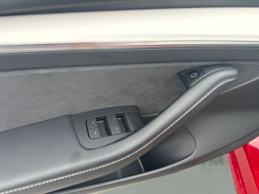 Used 2022 Red Tesla Long Range image 18