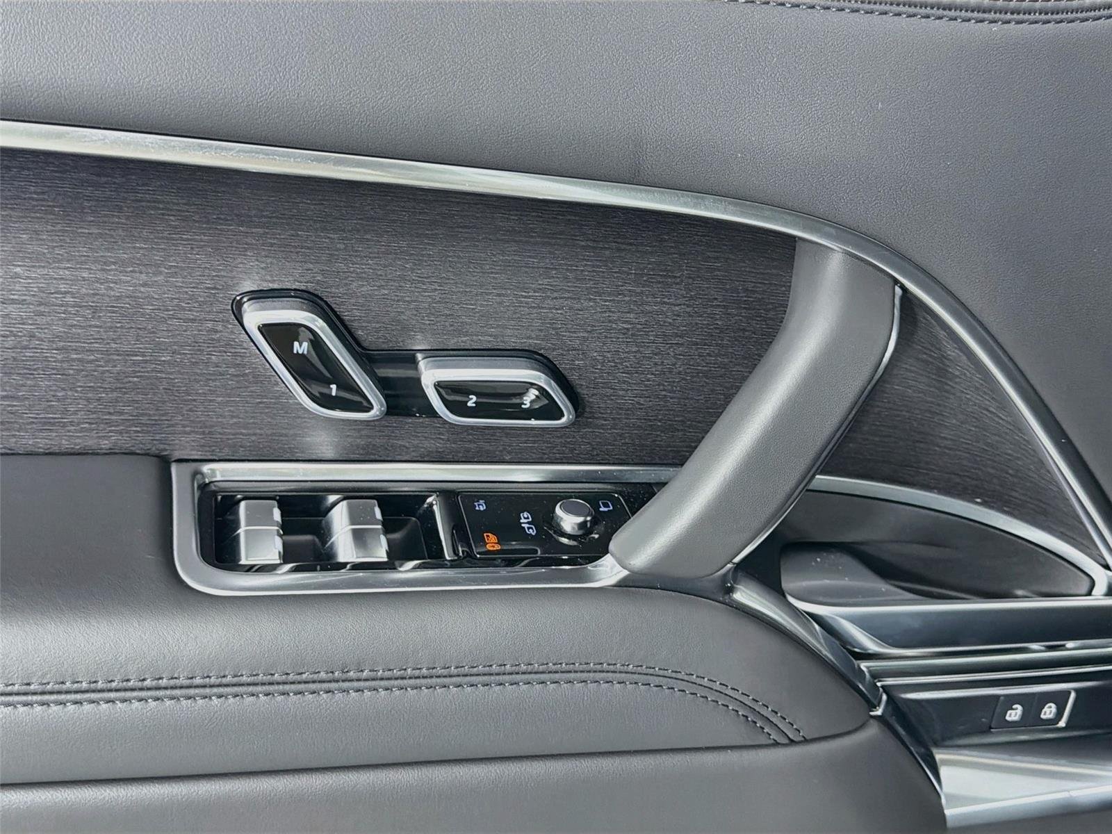 2025 Land Rover Range Rover SE - Photo 17