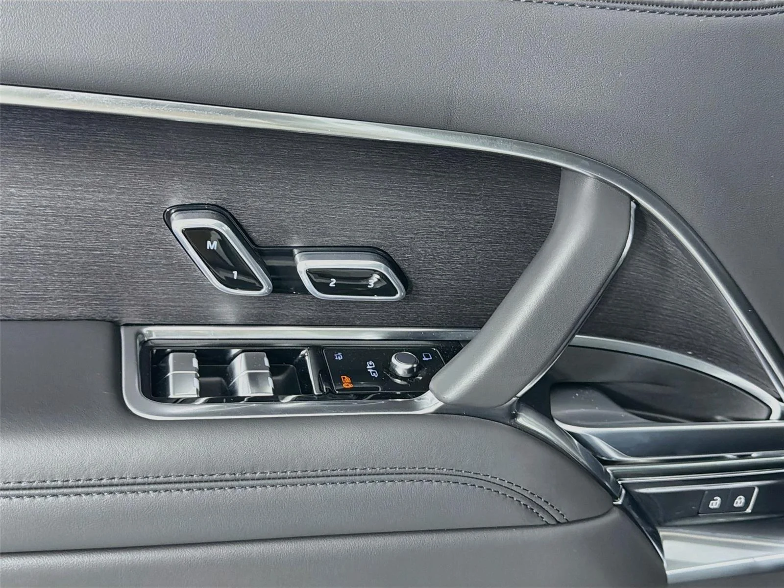 2025 Land Rover Range Rover SE - Photo 17