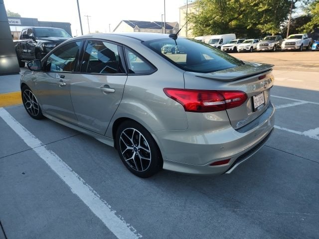Used 2016 Beige Ford SE image 5