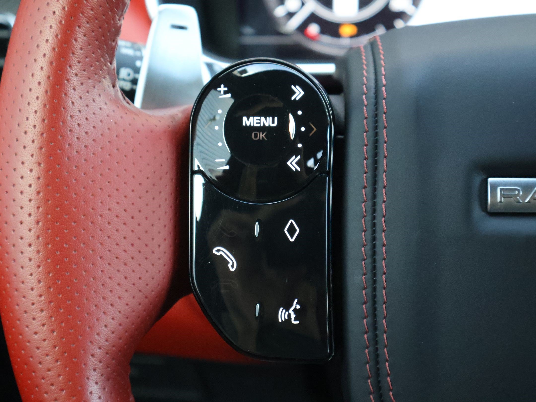 Used 2022 Firenze Red Metallic Land Rover SVR image 17