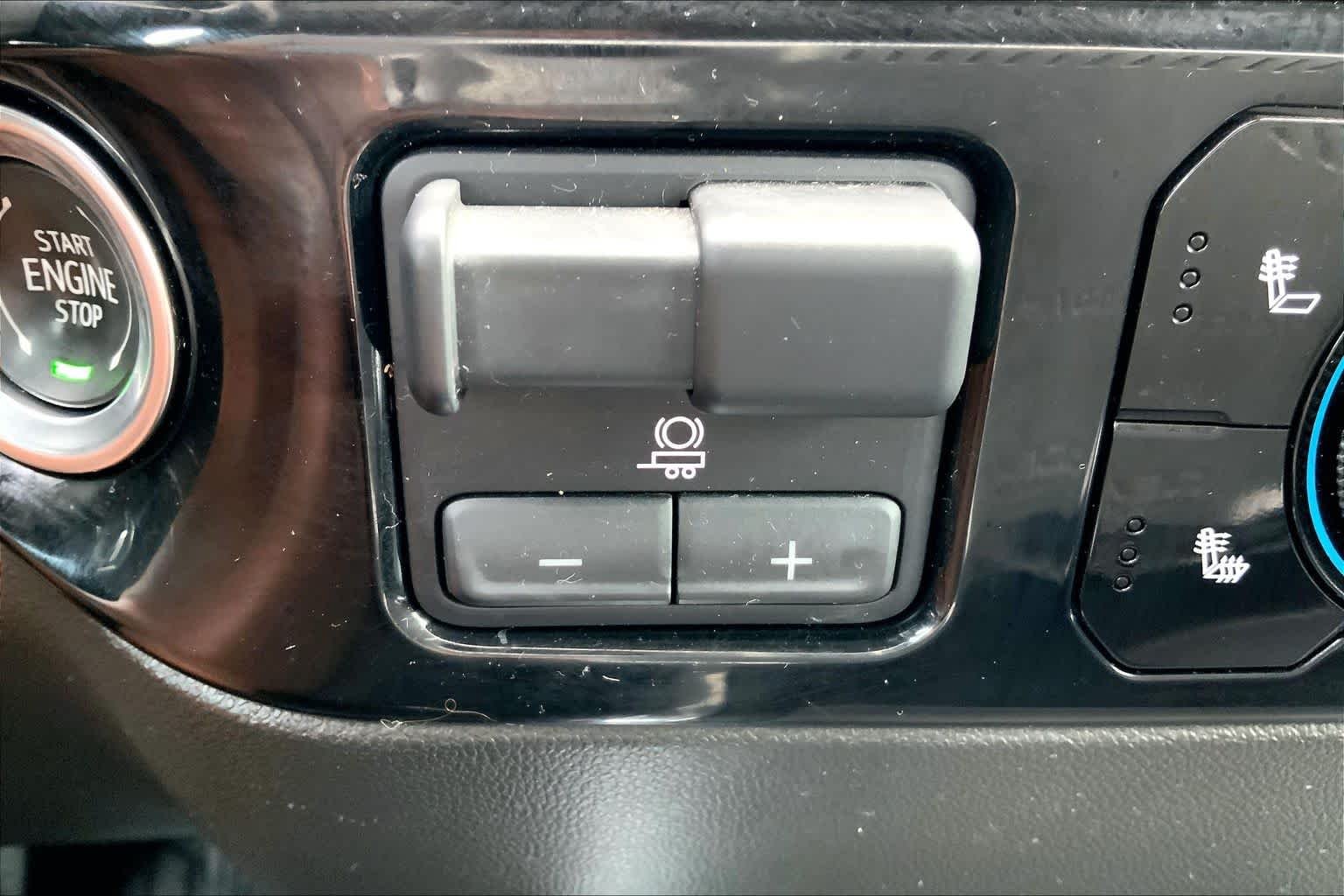 Used 2024 Summit White Chevrolet LT image 33