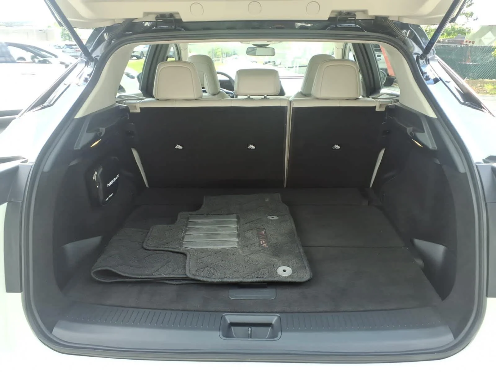 Certified Used 2024 Everest White Pearl Tricoat/Black Diamond Pearl Nissan ENGAGE+ image 10