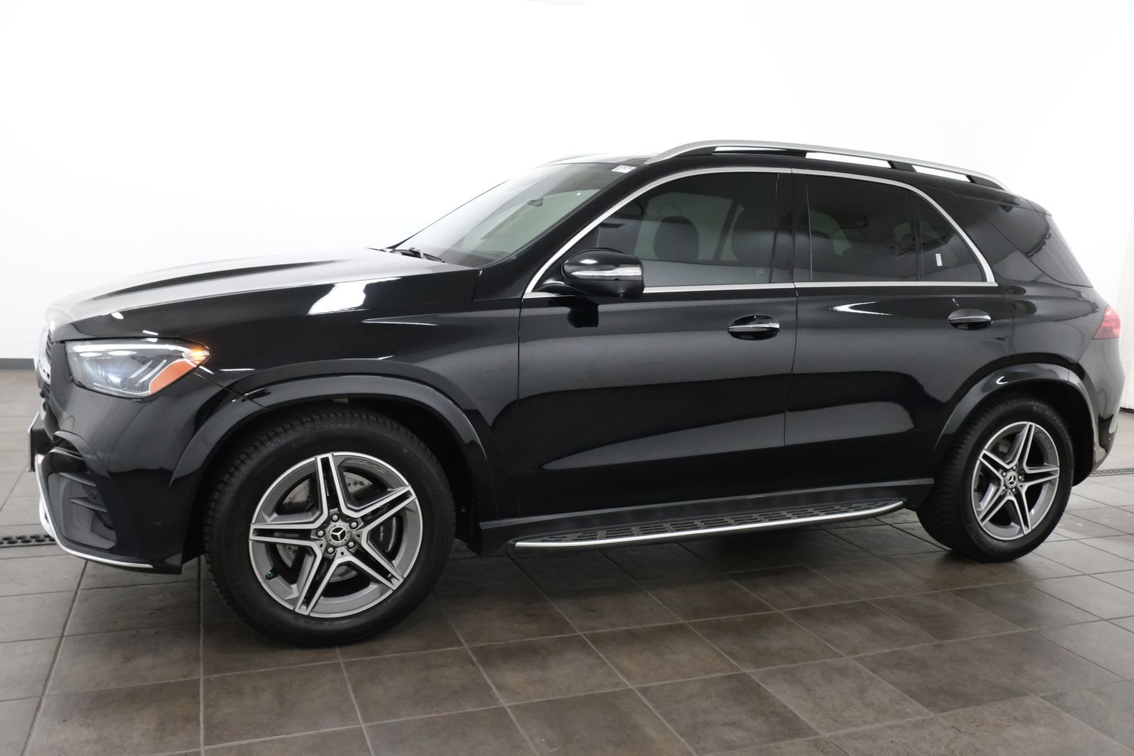 Used 2024 Obsidian Black Metallic Mercedes-Benz GLE 450 image 2
