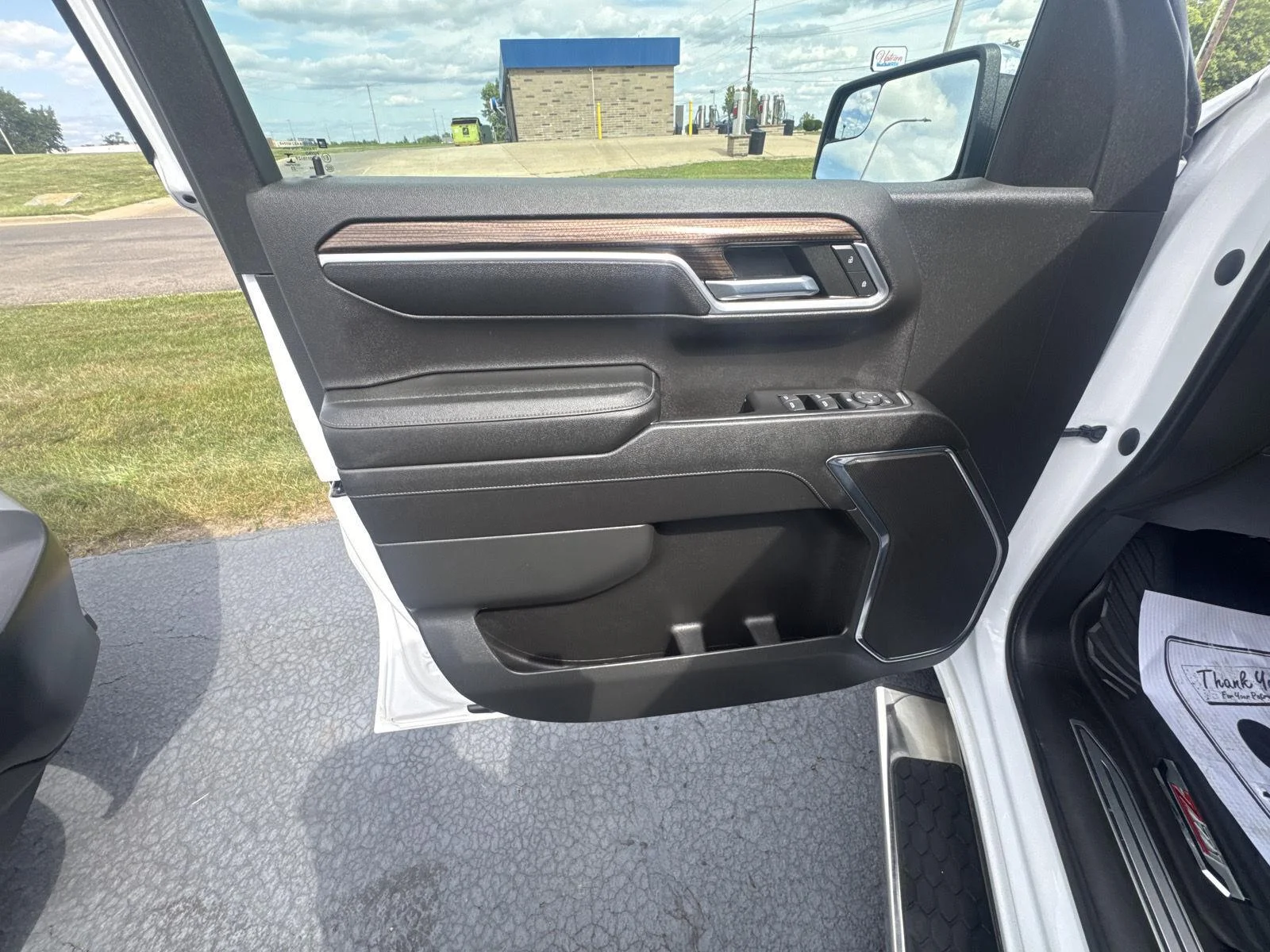 Used 2023 Summit White Chevrolet LT image 9