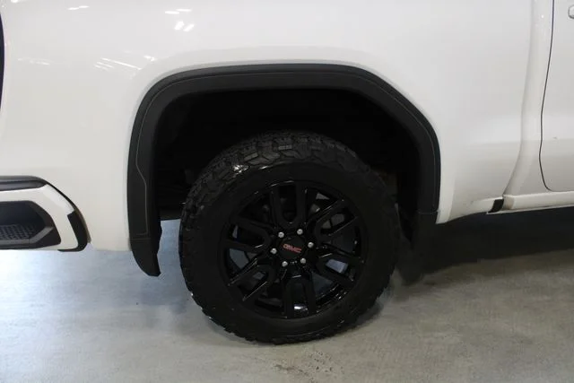 Used 2020 White GMC Elevation image 27