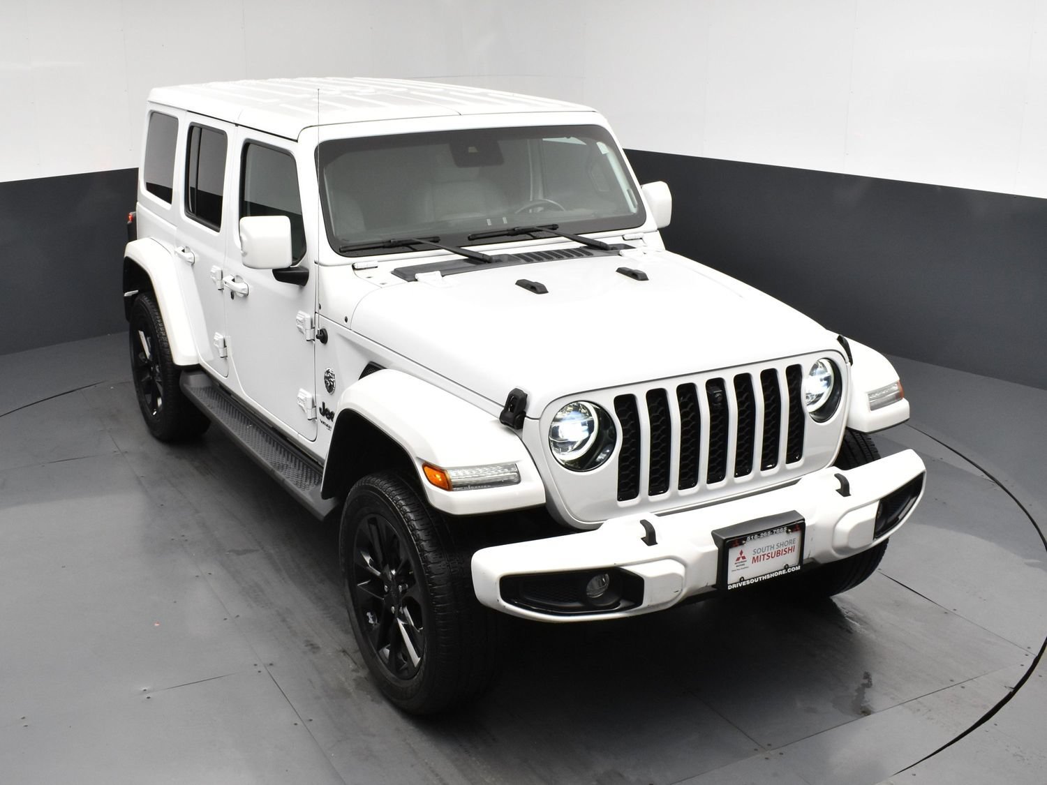 Used 2022 Bright White Clearcoat Jeep Unlimited High Altitude image 20