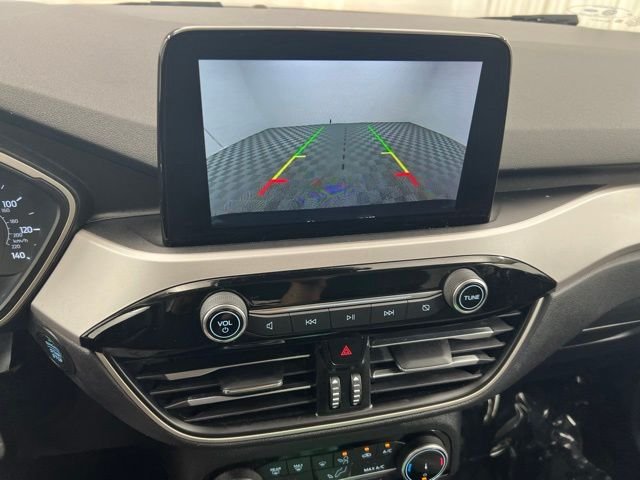 Used 2022 Black Ford SE image 19