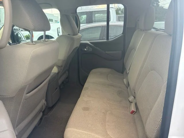 Used 2010 Avalanche Nissan SE image 5