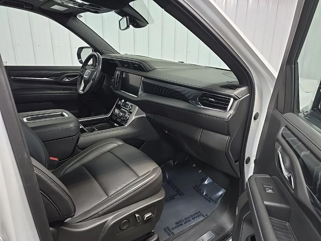 Used 2022 White GMC Denali image 17
