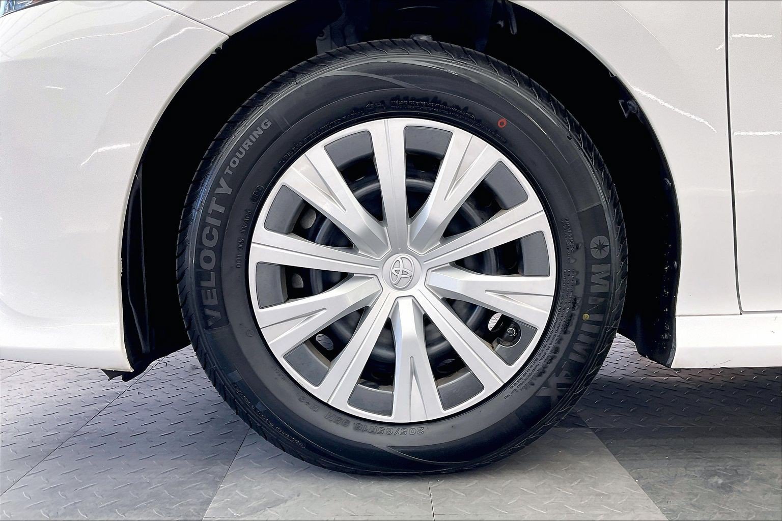 Used 2020 Super White Toyota LE image 8