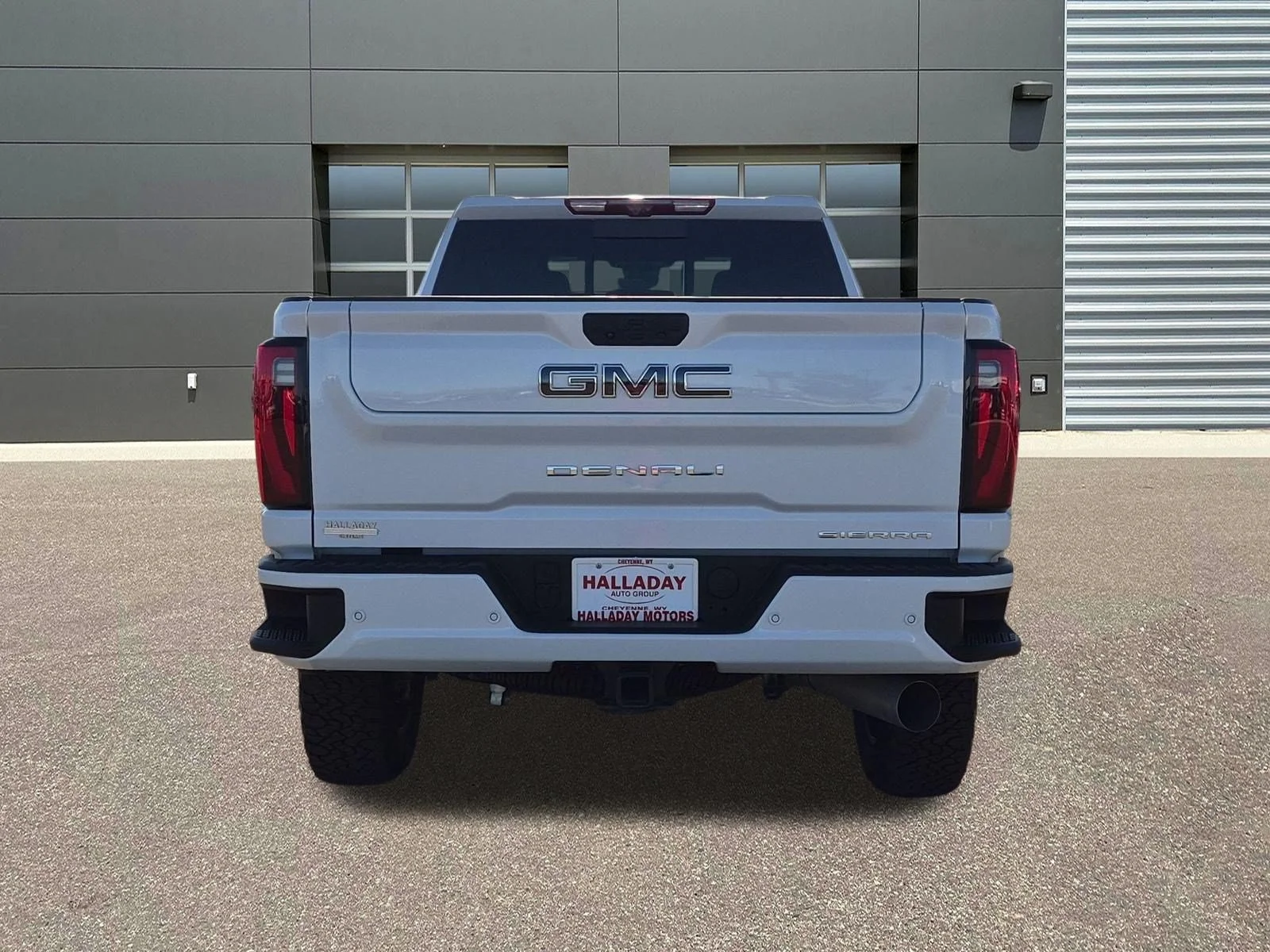 Used 2026 White Frost Tricoat GMC Denali Ultimate image 7