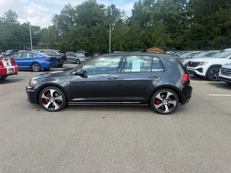 Used 2017  Volkswagen Autobahn image 23
