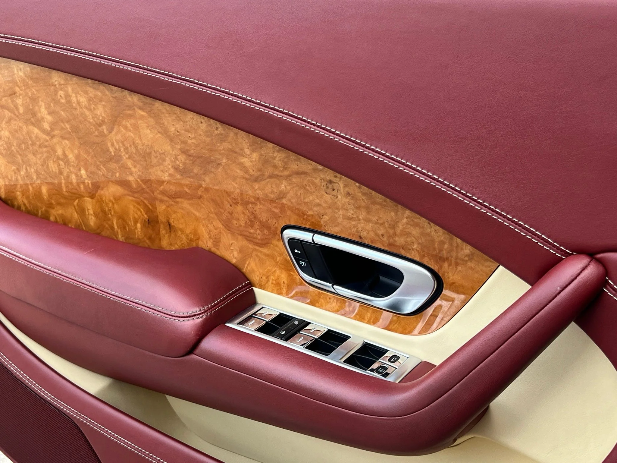 Used 2017 Gold Bentley W12 image 39