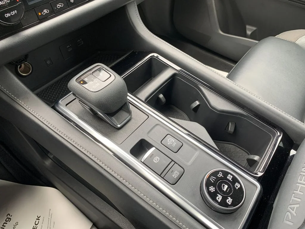 Used 2023 White Nissan SL image 26