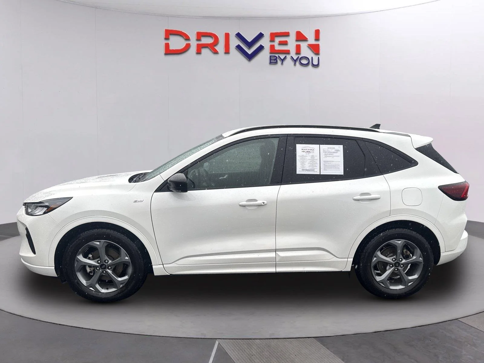 Used 2023 Star White Metallic Tri-Coat Ford ST-Line image 6