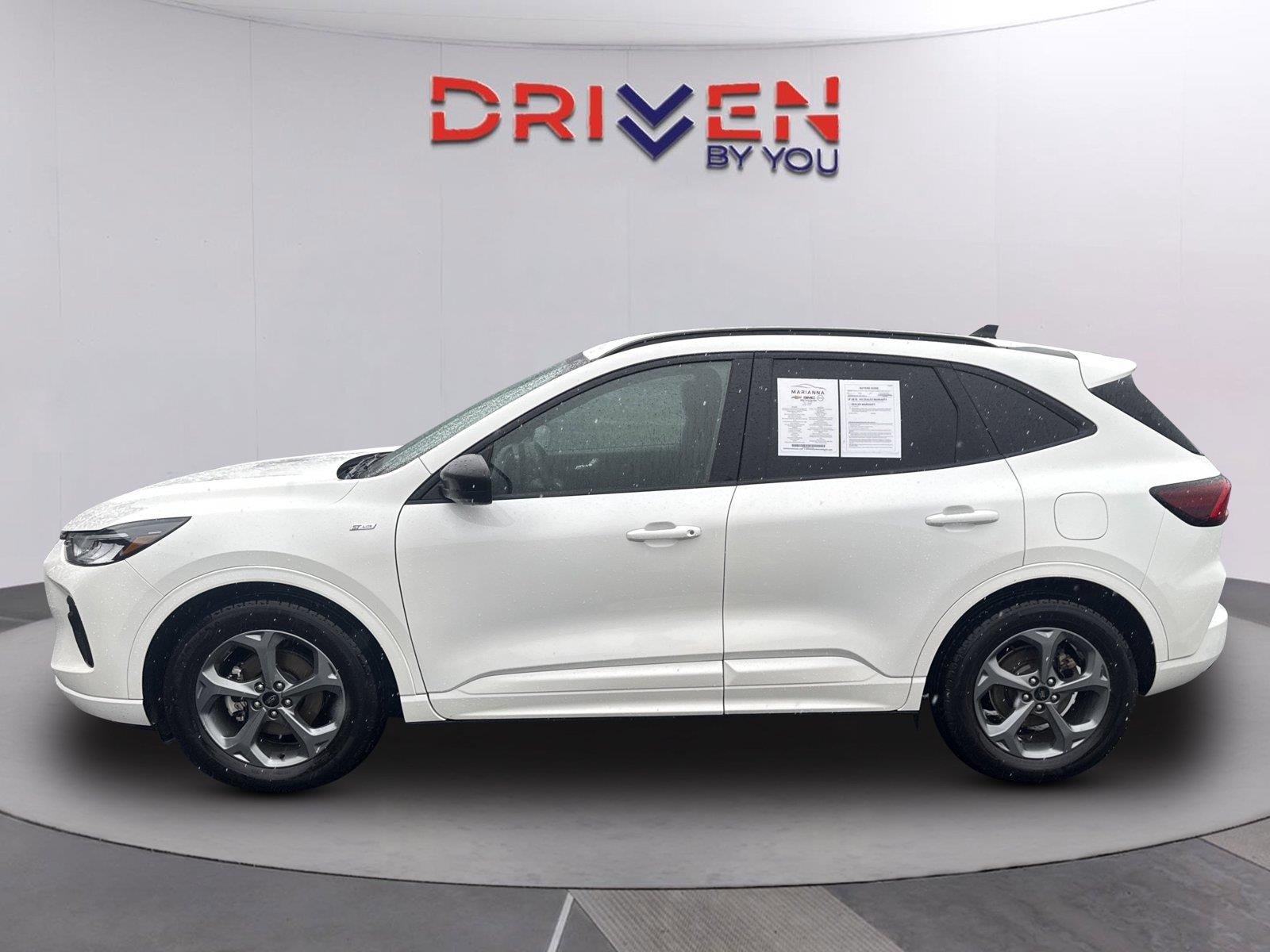 Used 2023 Star White Metallic Tri-Coat Ford ST-Line image 6