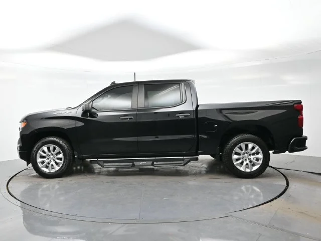 Used 2023 BLACK Chevrolet Custom image 4