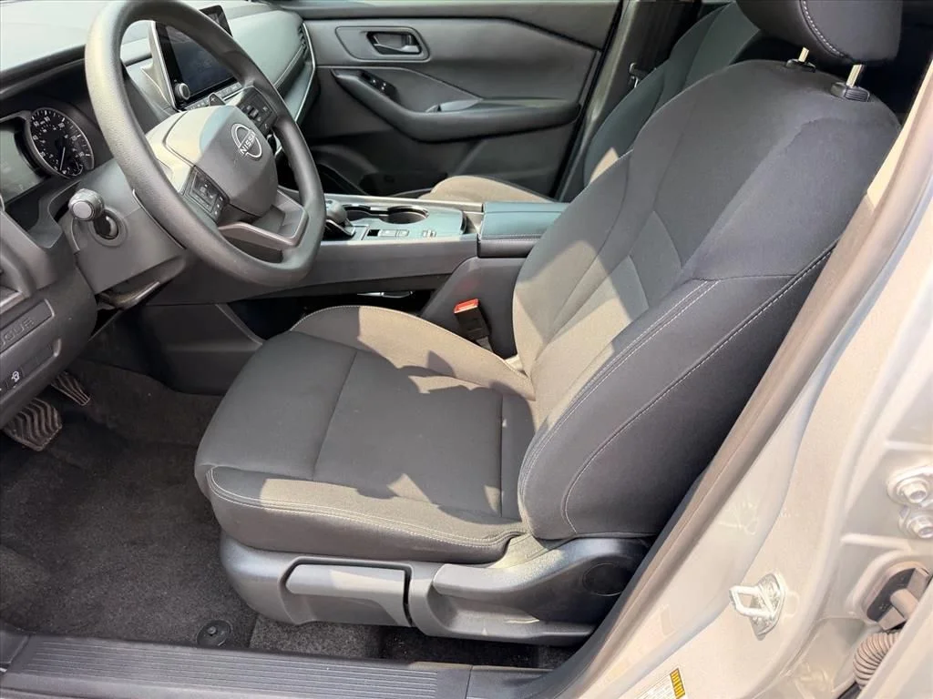 Used 2025 Silver Nissan S image 8