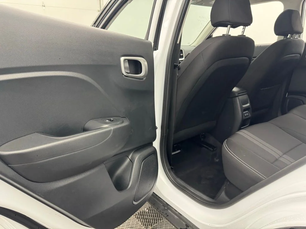 Used 2025 Lunar White Hyundai SEL image 35