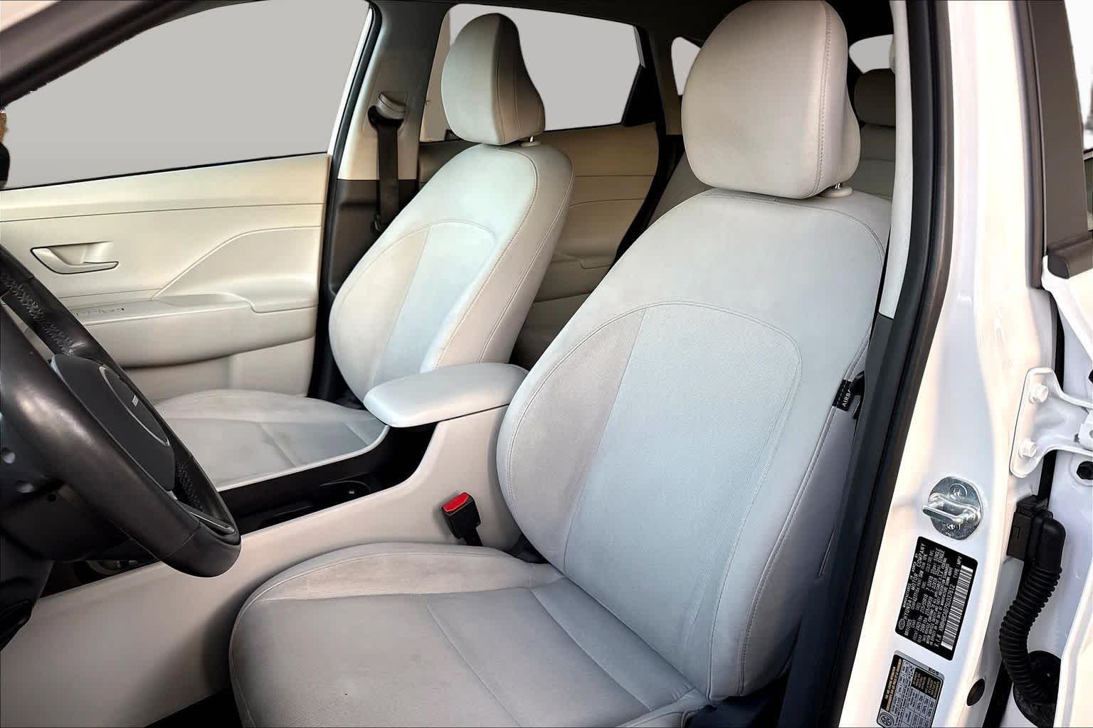 Used 2025 Atlas White Hyundai SEL image 8