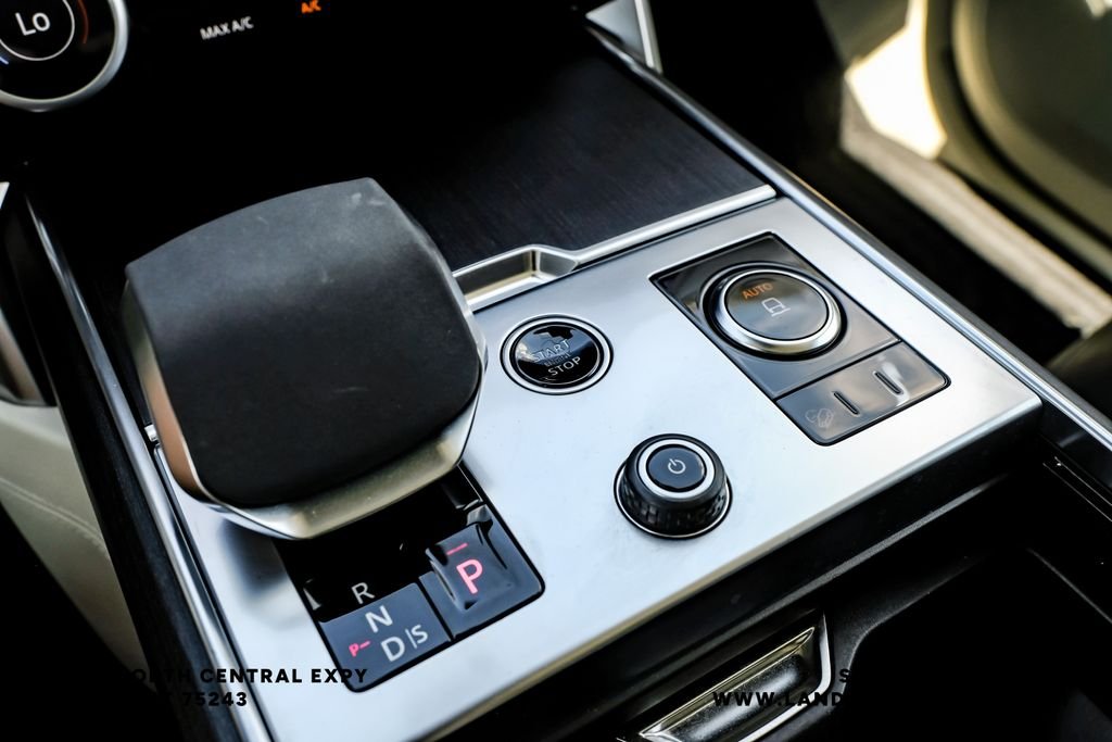 Used 2022 White Land Rover SE image 23