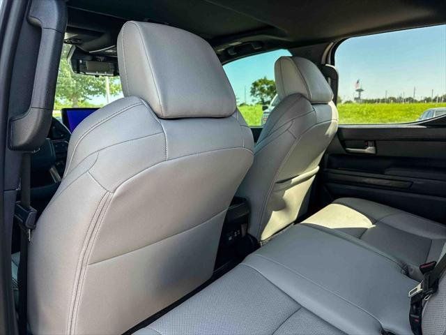 Certified Used 2024 WIND CHILL PEARL Toyota  image 18