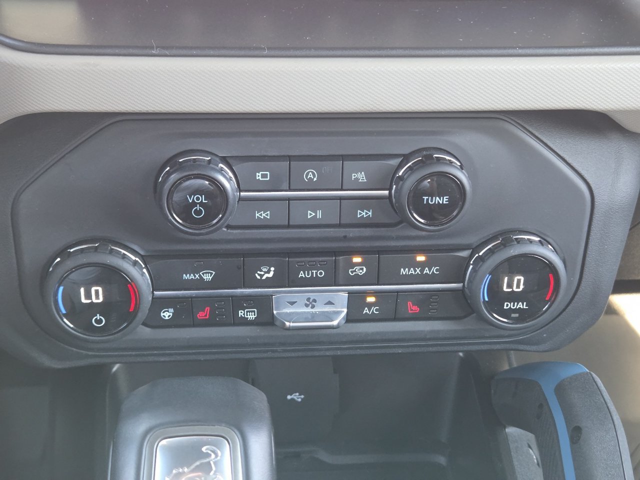 Used 2023  Ford Base image 34