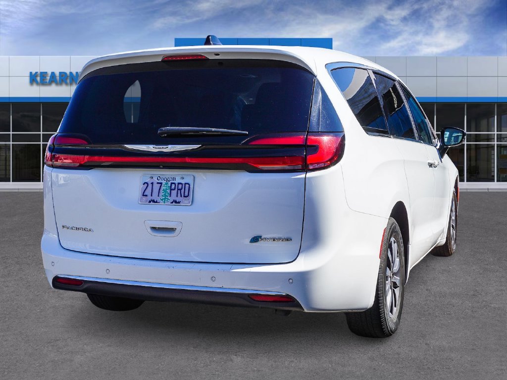 Used 2024 White Chrysler Select image 6