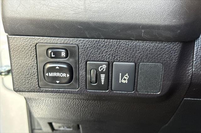 Certified Used 2017 SILVER ME Toyota  image 31
