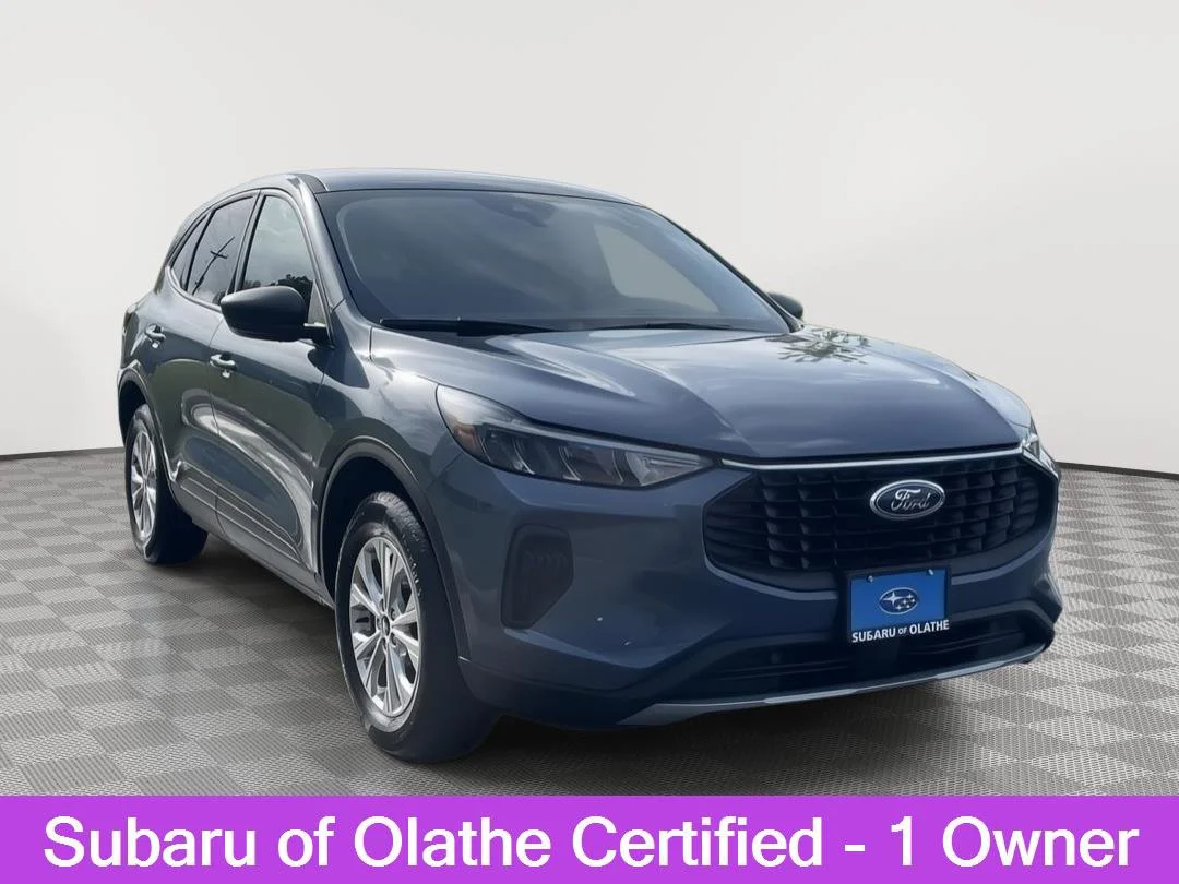 Used 2025 Vapor Blue Ford Active image 1