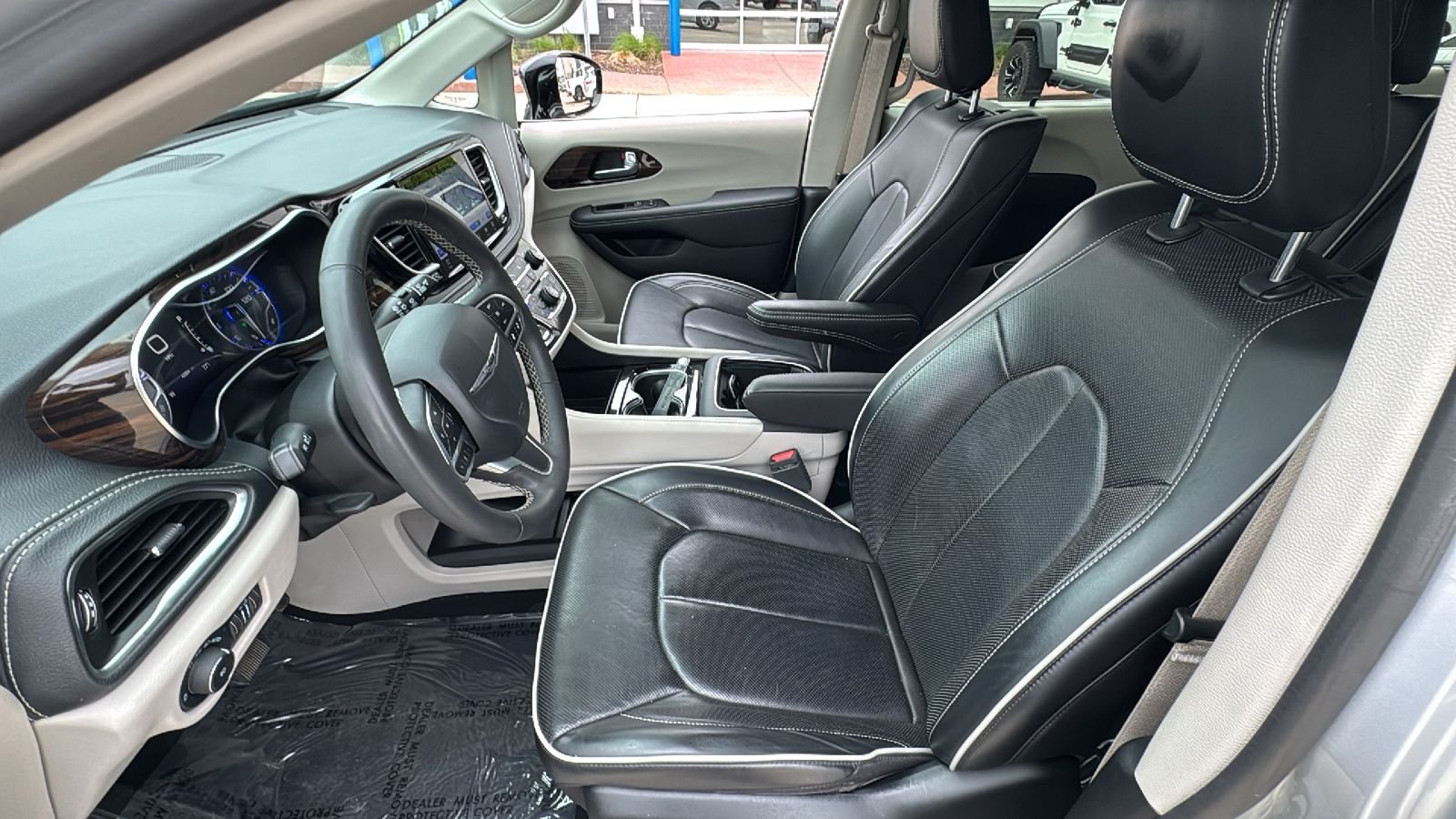 Certified Used 2024 Silver Chrysler Limited image 19