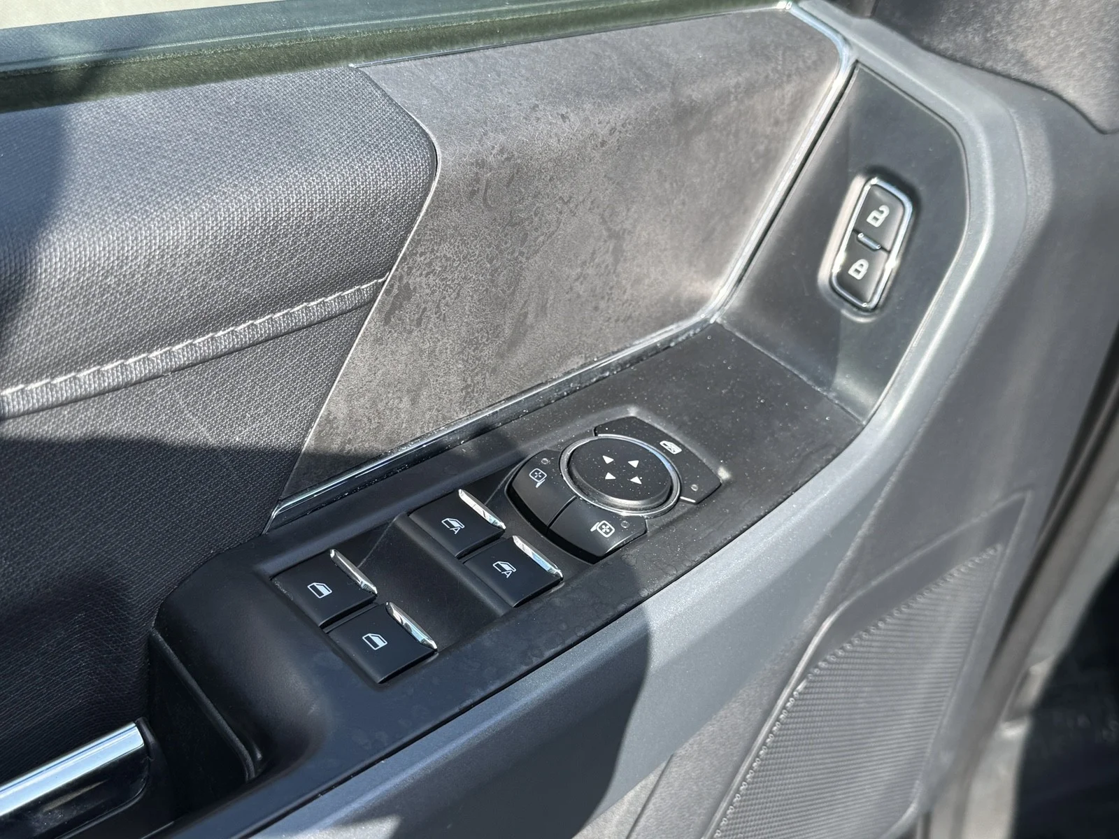 Used 2024 Agate Black Metallic Ford XLT 4WD image 23