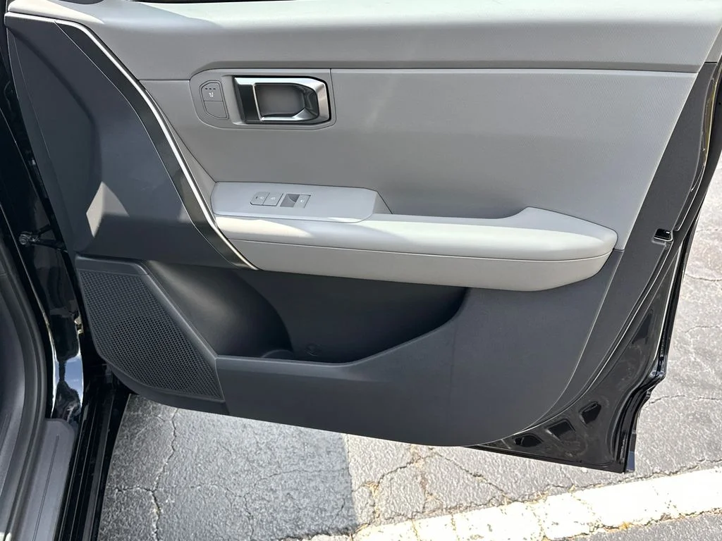 New 2027 Black Kia X-Line S image 14
